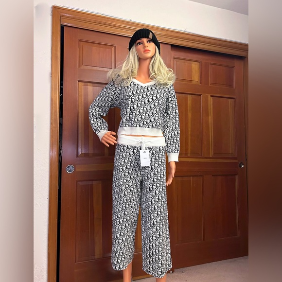 Authentic DIOR Two-Piece Loungewear Set - Picture 11 of 12